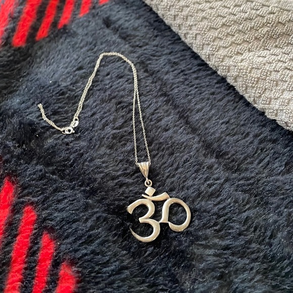 Jewelry - 925 Silver Chain And Pendant